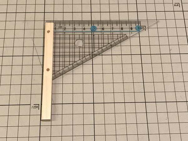 ダンボール工作 基準面に垂直な線を引くのに便利な スコヤ を作る ダンボールの庭